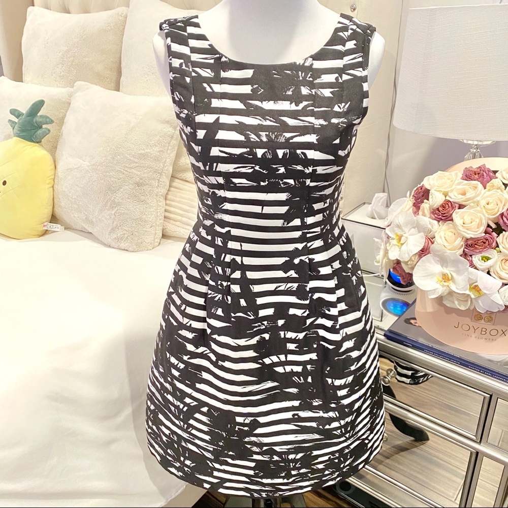 Vince Camuto Dress 👗